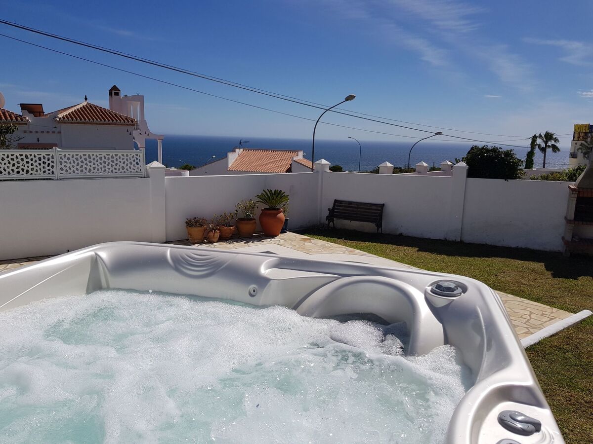 Villa 3 chambres avec piscine et jacuzzi à Nerja - Photo 3