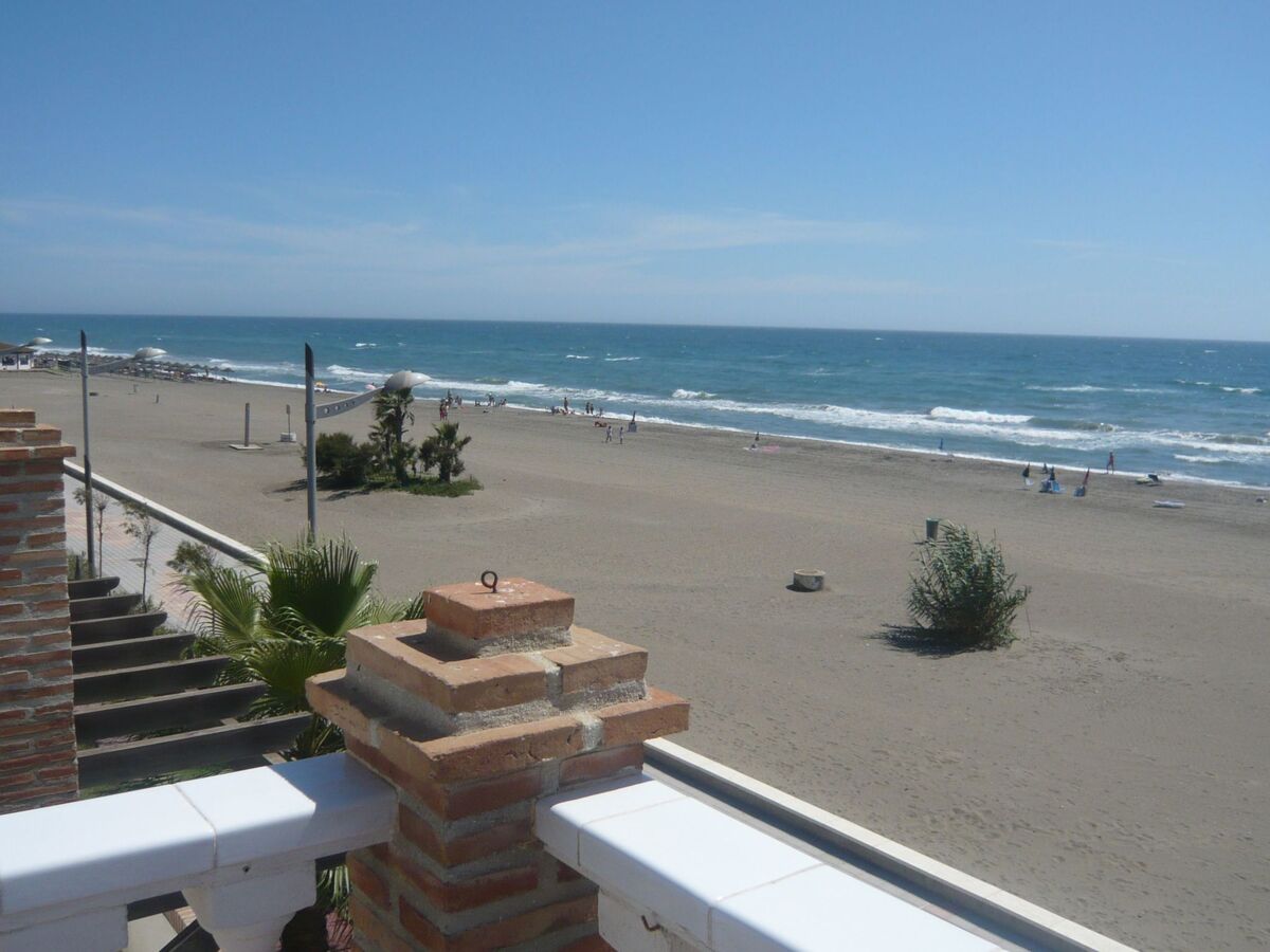 Appartement front de mer à Torrox, piscine olympique et tennis - Photo 3