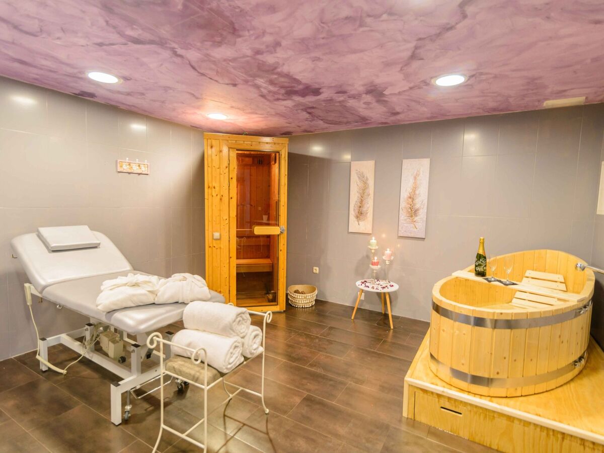 Maison 20 pers. à Los Romanes – spa, sauna et jacuzzi extérieur - Photo 25