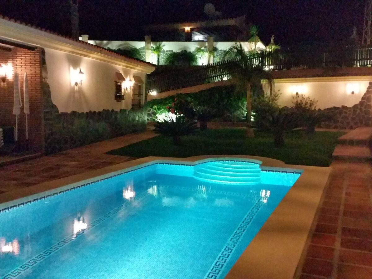 Angelyn, maison 3 chambres avec jacuzzi à Frigiliana - Photo 8