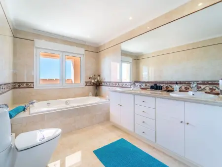 Luxuriöse Villa mit beheiztem Pool und Whirlpool - Photo 27
