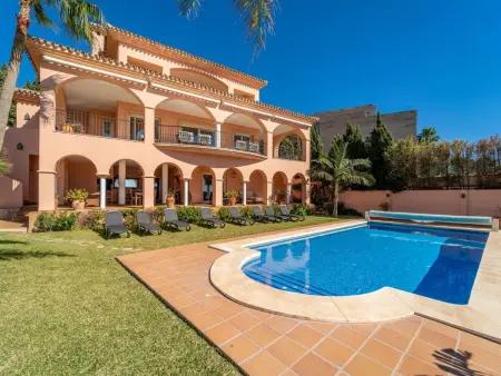 Luxuriöse Villa mit beheiztem Pool und Whirlpool - Photo 33