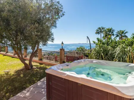 Luxuriöse Villa mit beheiztem Pool und Whirlpool - Photo 40