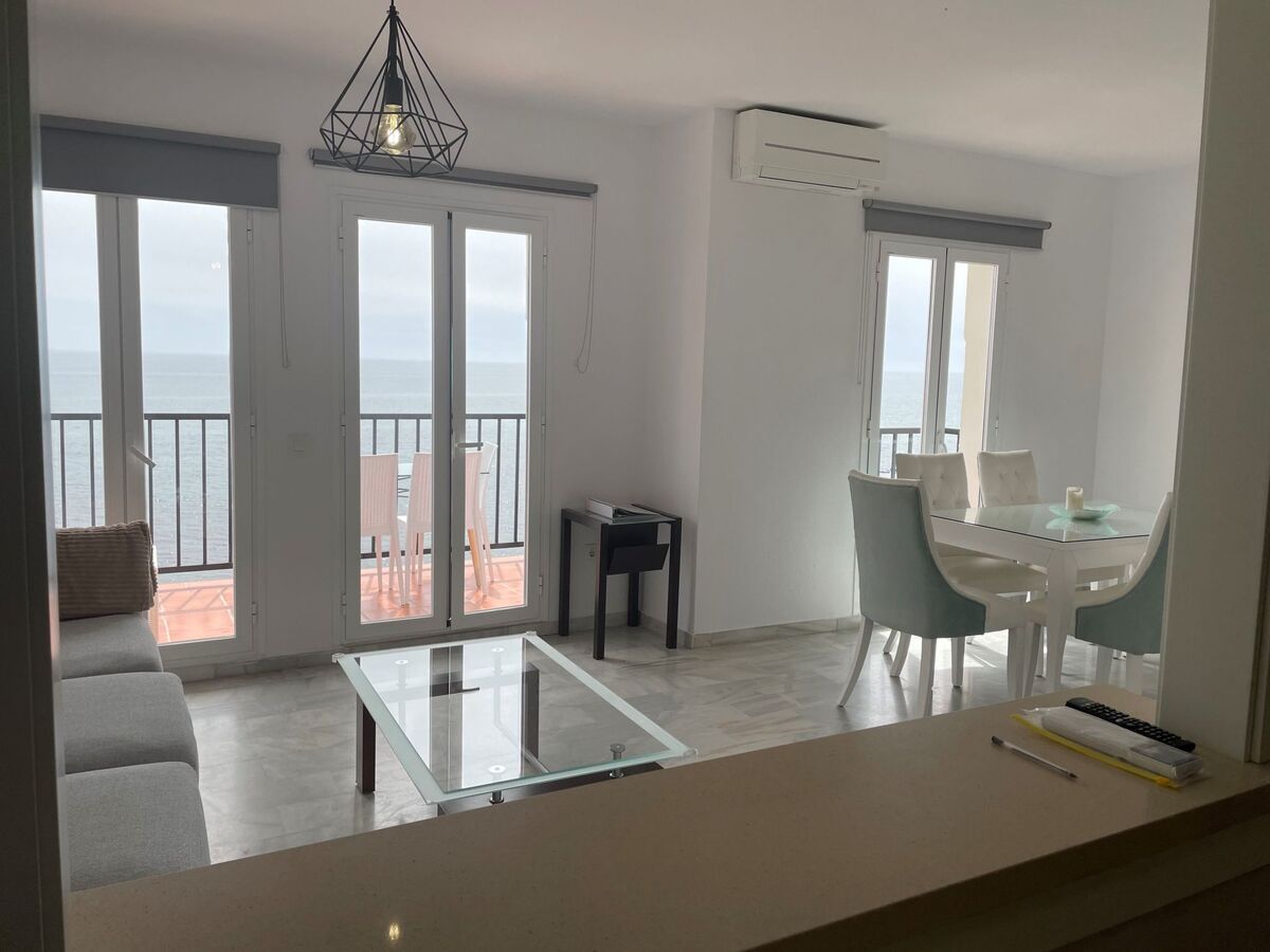 Appartement face mer à Mijas Costa, terrasse meublée - Photo 8