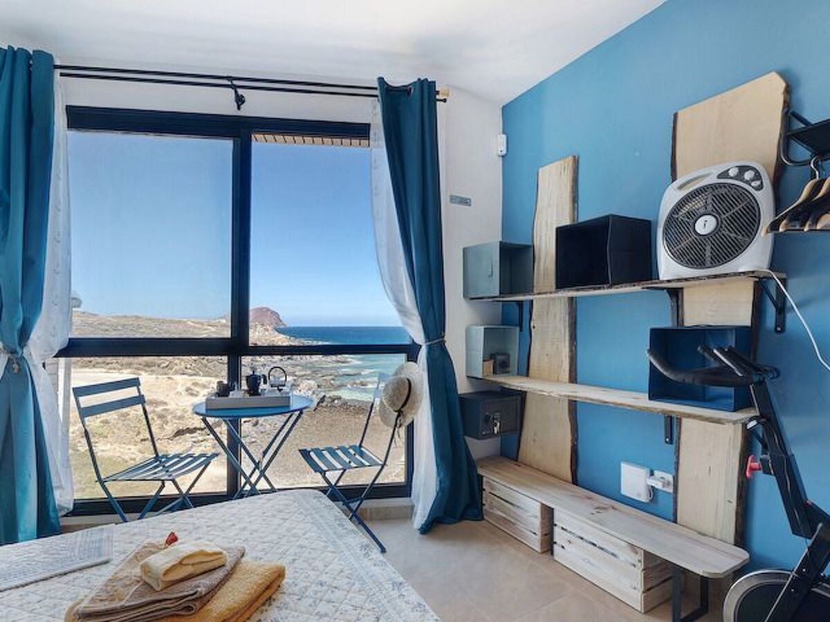 Appartement vue mer à Los Abrigos, accès direct piscine naturelle - Photo 2