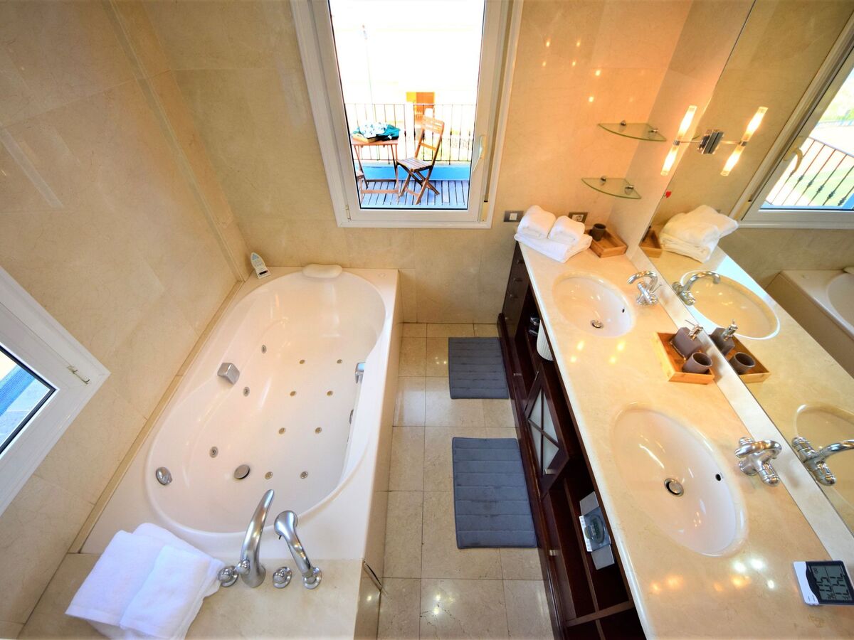 Villa Syrah, 6 chambres avec jacuzzi et piscine - Photo 34