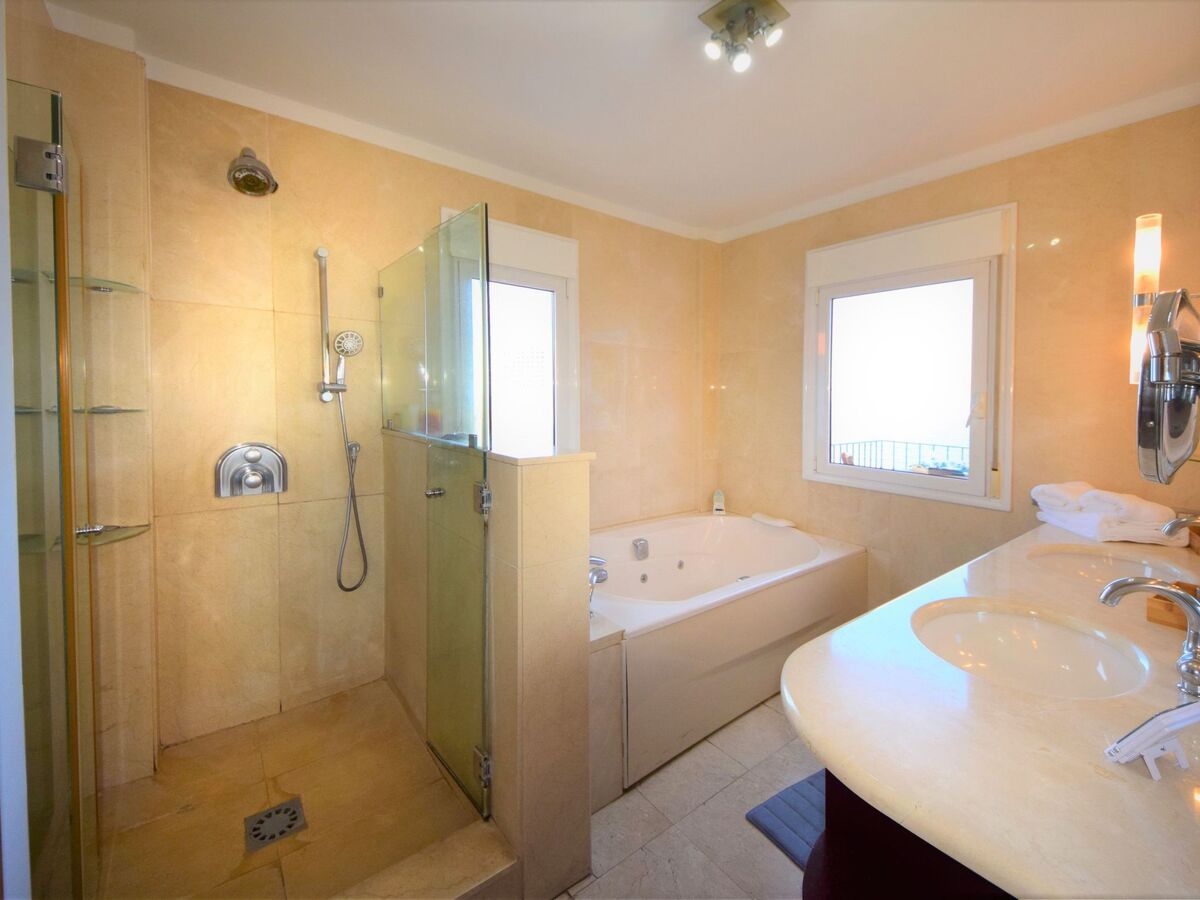 Villa Syrah, 6 chambres avec jacuzzi et piscine - Photo 35