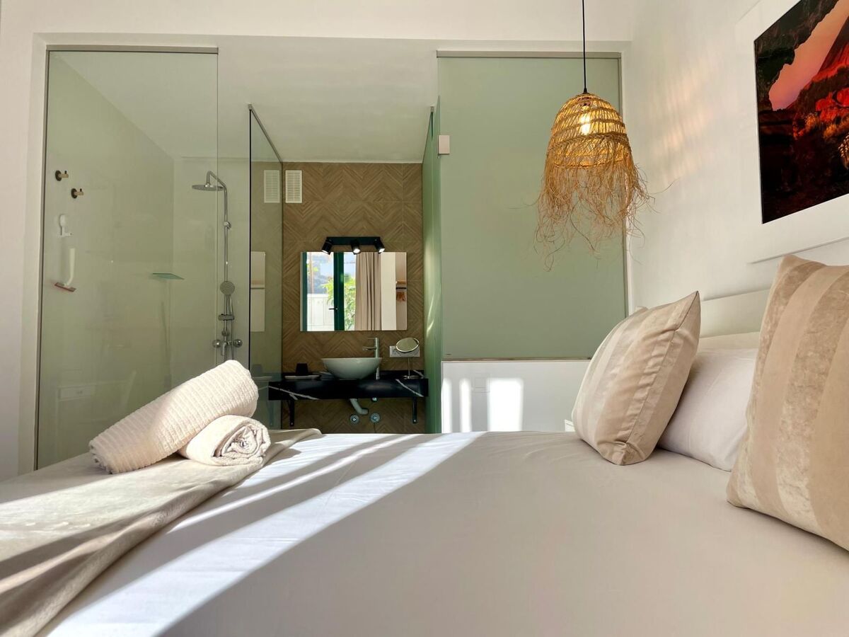 Appartement Lilias Home – piscine privée à 900 m de la plage - Photo 15