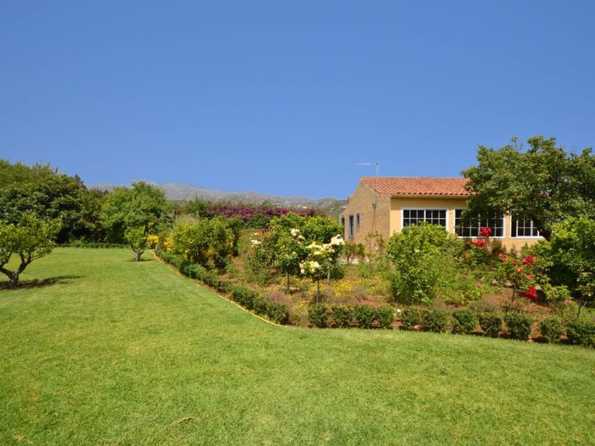 Maison Madroñal : piscine 22m et jardin de 5000m² - Photo 2