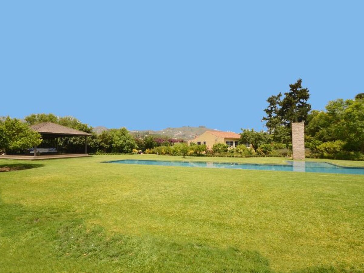 Maison Madroñal : piscine 22m et jardin de 5000m² - Photo 13