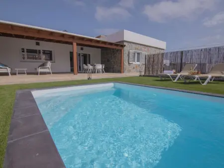 Villa Erbania – Maison moderne avec piscine à La Oliva : photo 2