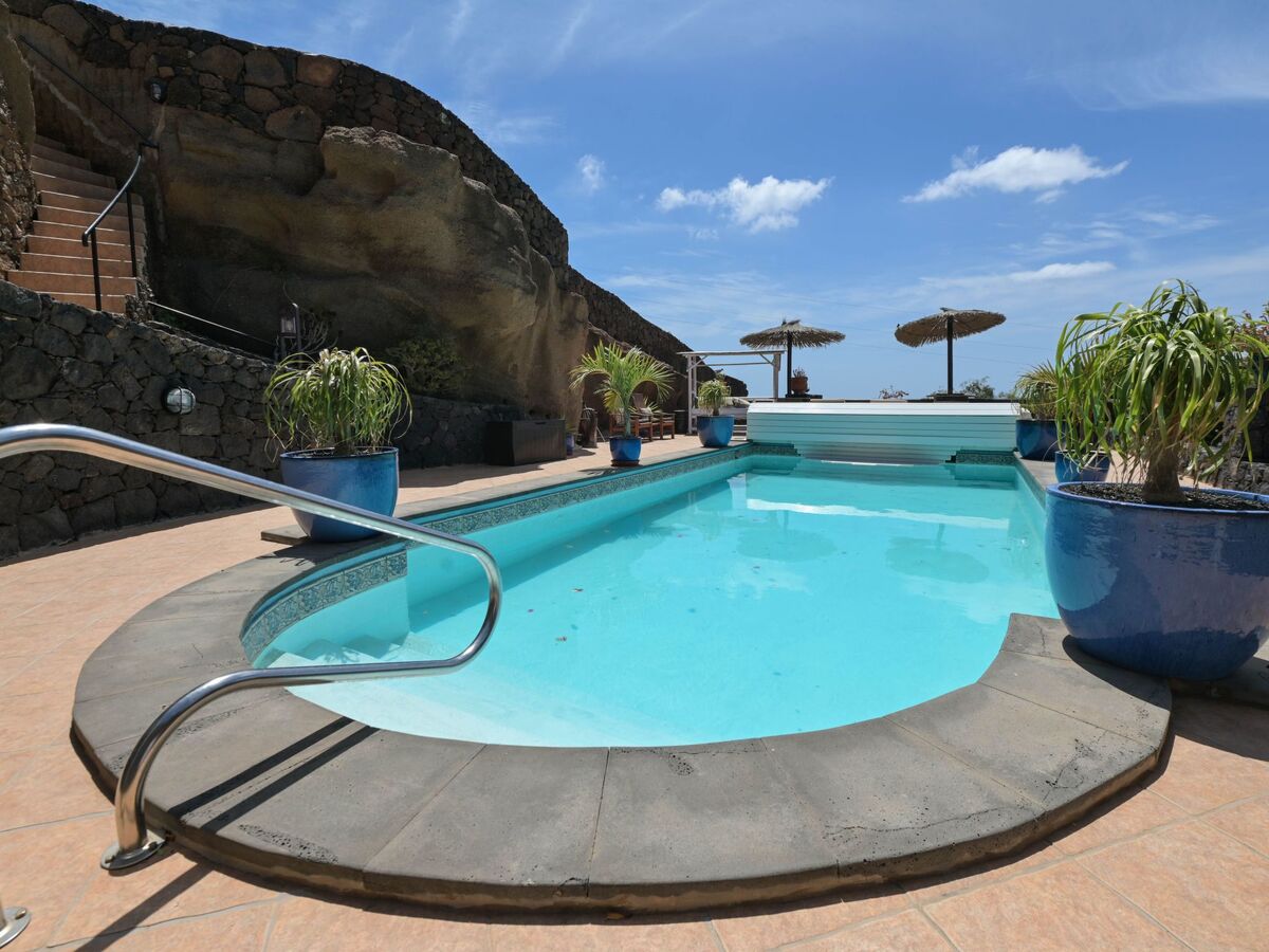 Finca Castillo Antonia – Piscine chauffée et jardin 12 000 m² - Photo 1