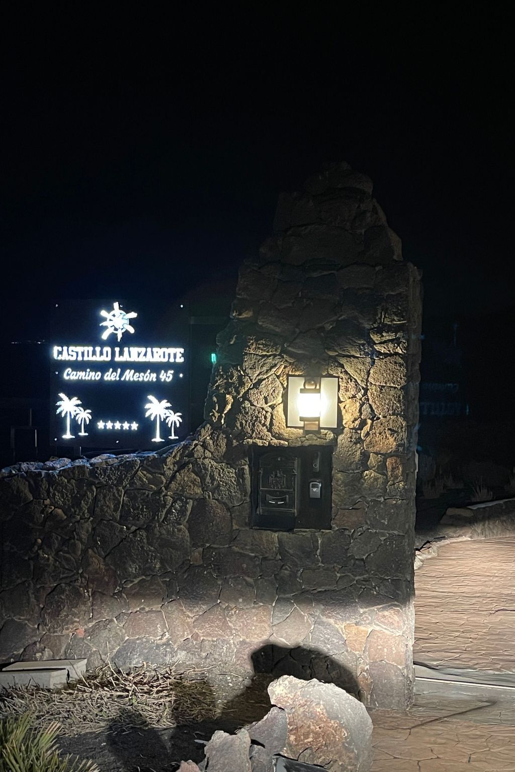Maison-grotte volcanique à Lanzarote, piscine chauffée vue mer - Photo 2