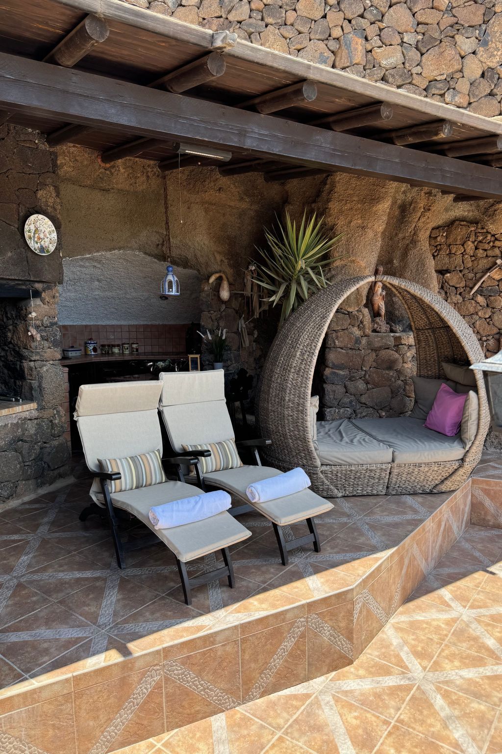 Maison-grotte volcanique à Lanzarote, piscine chauffée vue mer - Photo 6