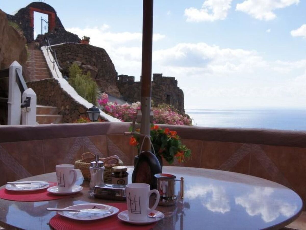 Maison-grotte volcanique à Lanzarote, piscine chauffée vue mer - Photo 9