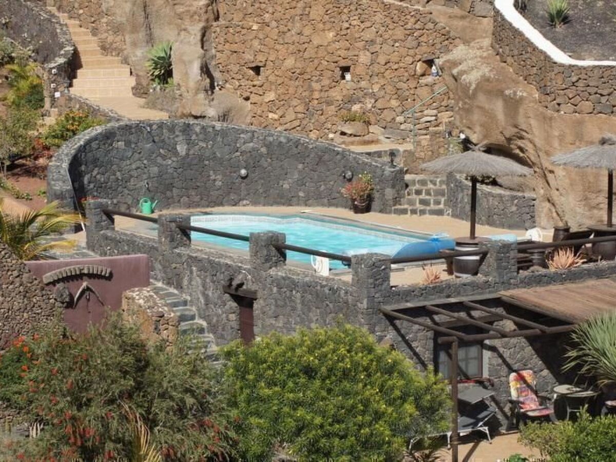Maison-grotte volcanique à Lanzarote, piscine chauffée vue mer - Photo 12