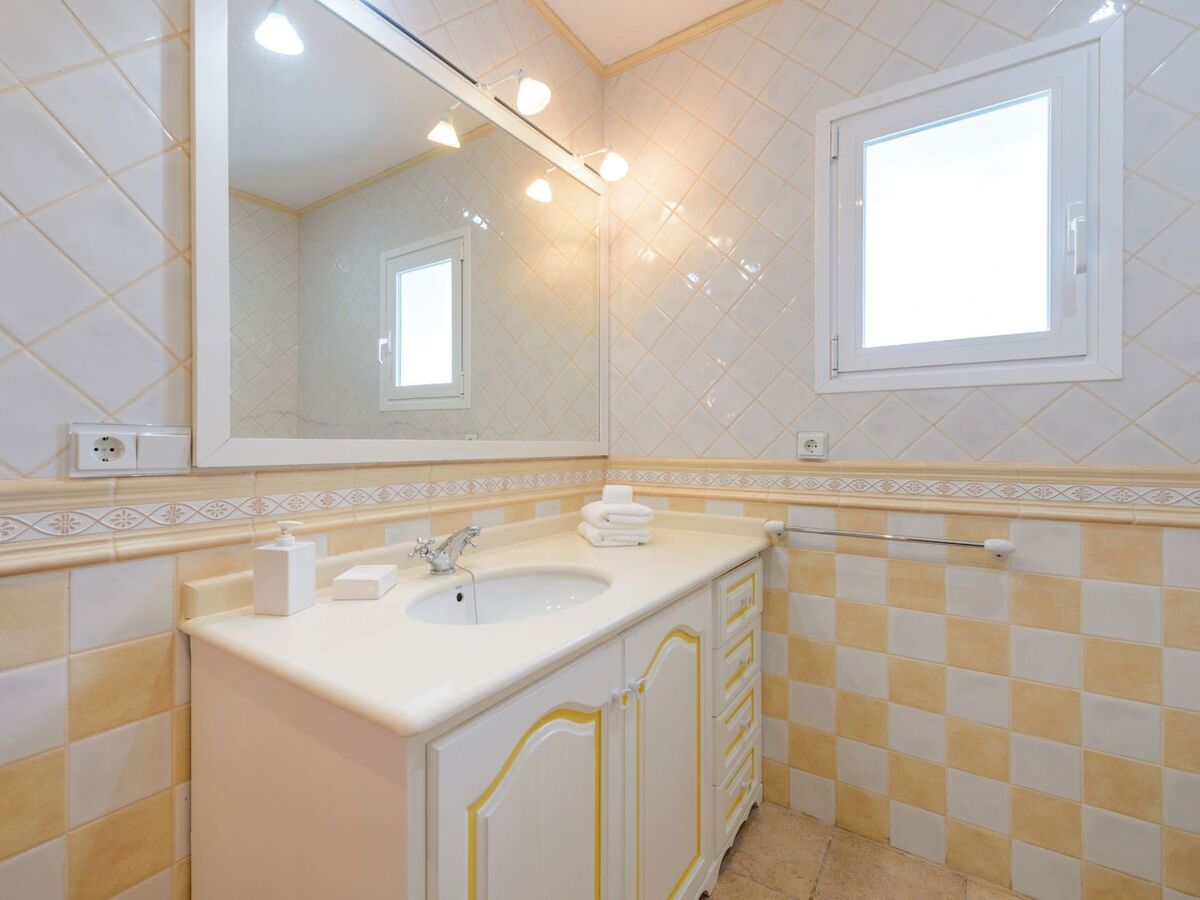 Villa Belvedere à Ibiza – piscine chauffée et 2 jacuzzis - Photo 9
