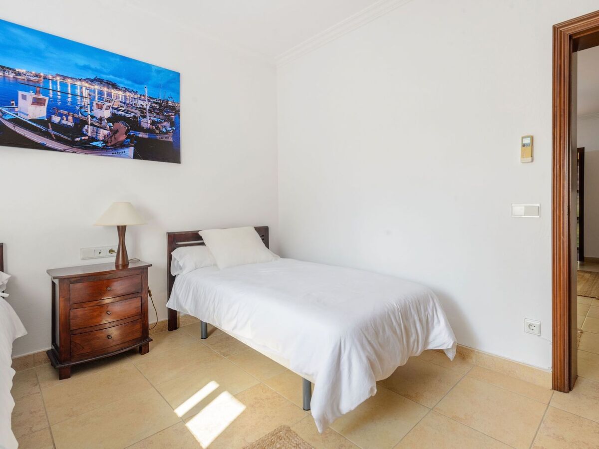 Villa Belvedere à Ibiza – piscine chauffée et 2 jacuzzis - Photo 21