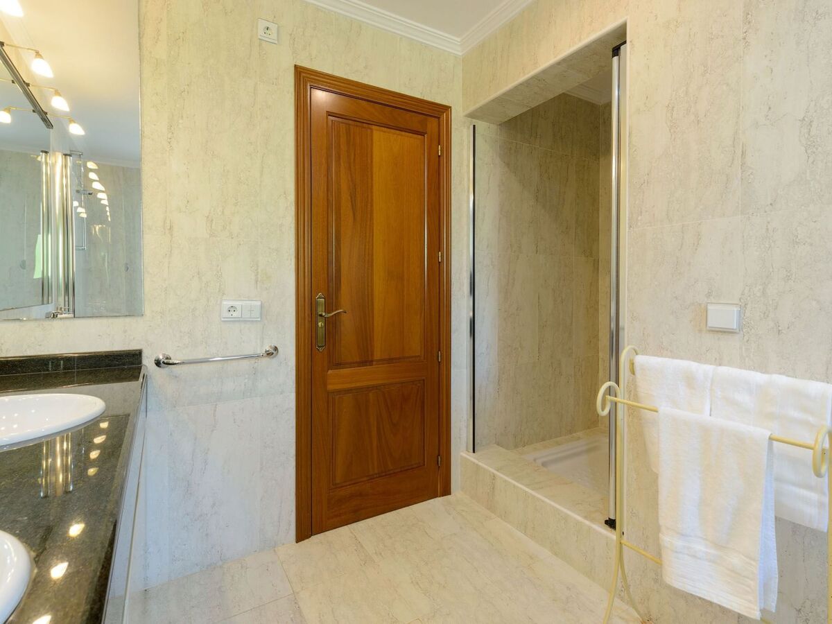 Villa Belvedere à Ibiza – piscine chauffée et 2 jacuzzis - Photo 24