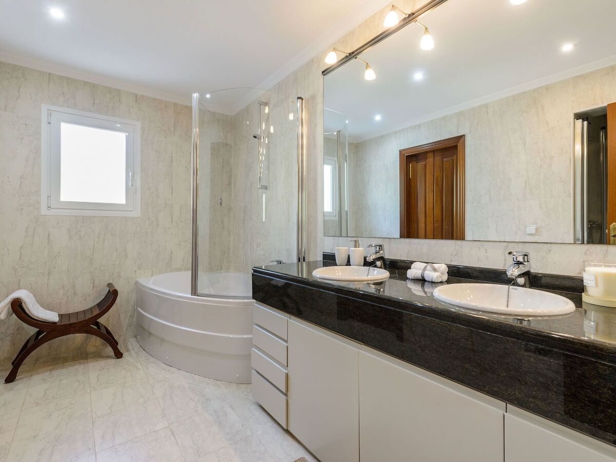 Villa Belvedere à Ibiza – piscine chauffée et 2 jacuzzis - Photo 25