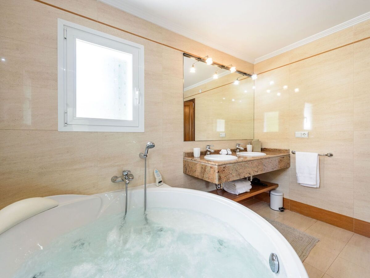 Villa Belvedere à Ibiza – piscine chauffée et 2 jacuzzis - Photo 29