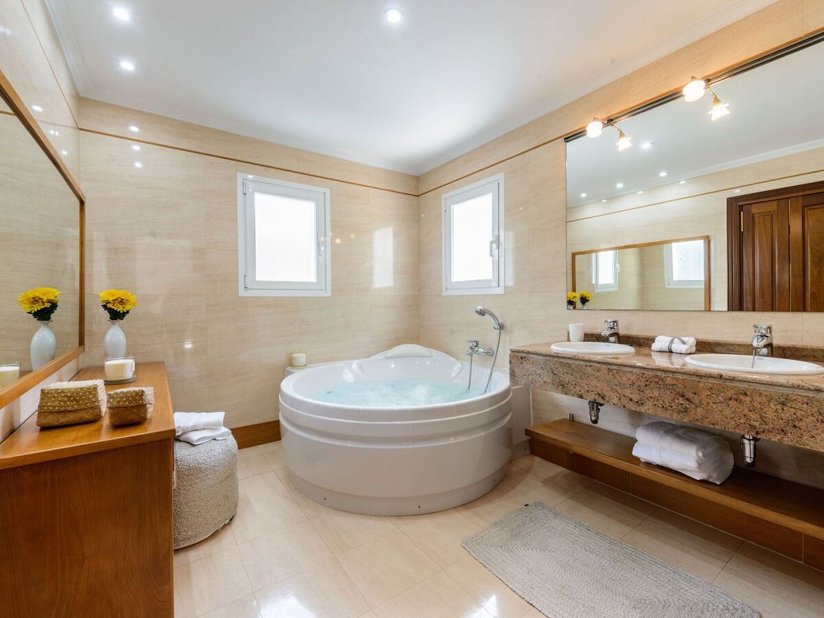 Villa Belvedere à Ibiza – piscine chauffée et 2 jacuzzis - Photo 30