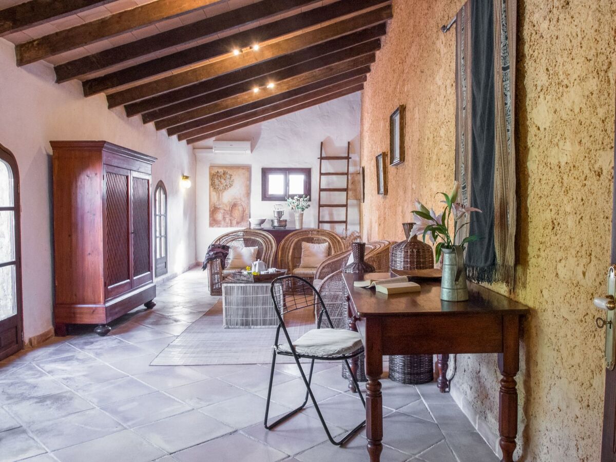 Maison Las Acacias – 6 chambres avec piscine à Petra - Photo 9