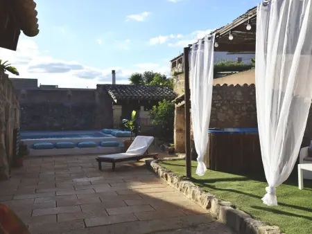 Location maison à Vilafranca, Jedes Ferienhaus mit Garten und Schwimmbad