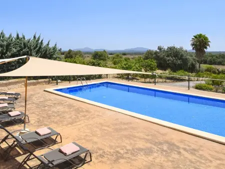 Location maison à María de la Salut, Finca mit großem eingezäunten Pool und Klimaanlage.