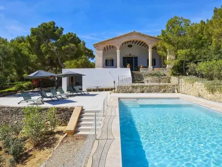 Location maison à Alcúdia, Beeindruckende Villa mit Meerblick und Schwimmbad