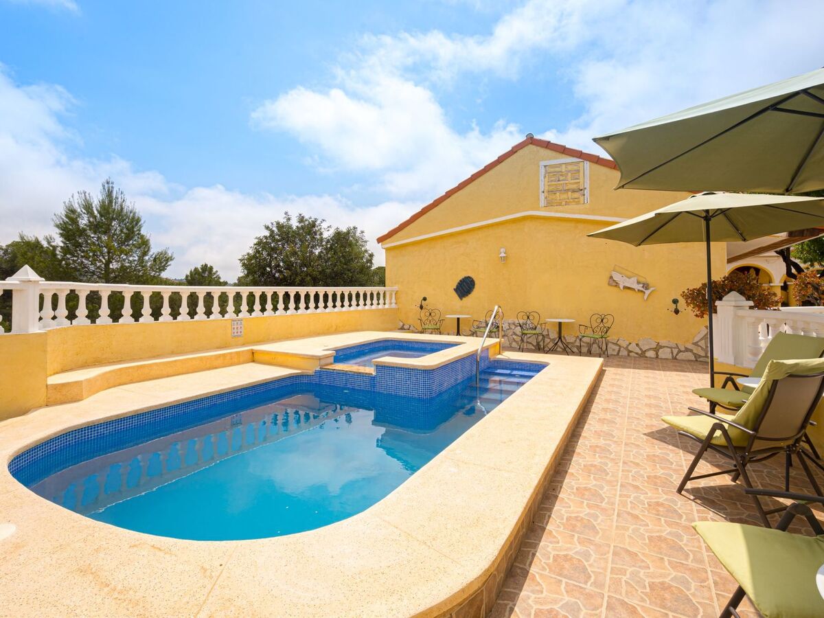 Finca Bilou – 5 chambres, piscine et jacuzzi privés à Aigües - Photo 8