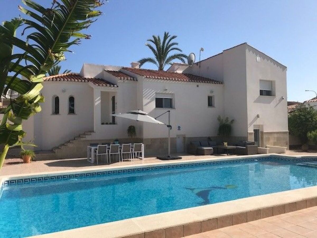 Casa Velazquez – Maison rénovée avec piscine 13x5 m à La Siesta - Photo 1
