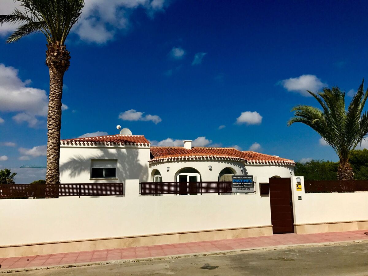 Casa Velazquez – Maison rénovée avec piscine 13x5 m à La Siesta - Photo 2