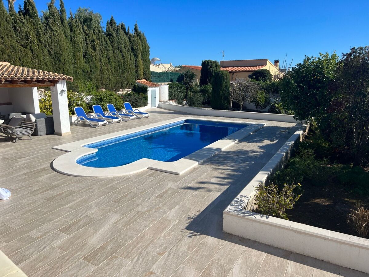 Maison plain-pied avec piscine 4×8 m à Calpe, jardin méditerranéen - Photo 5