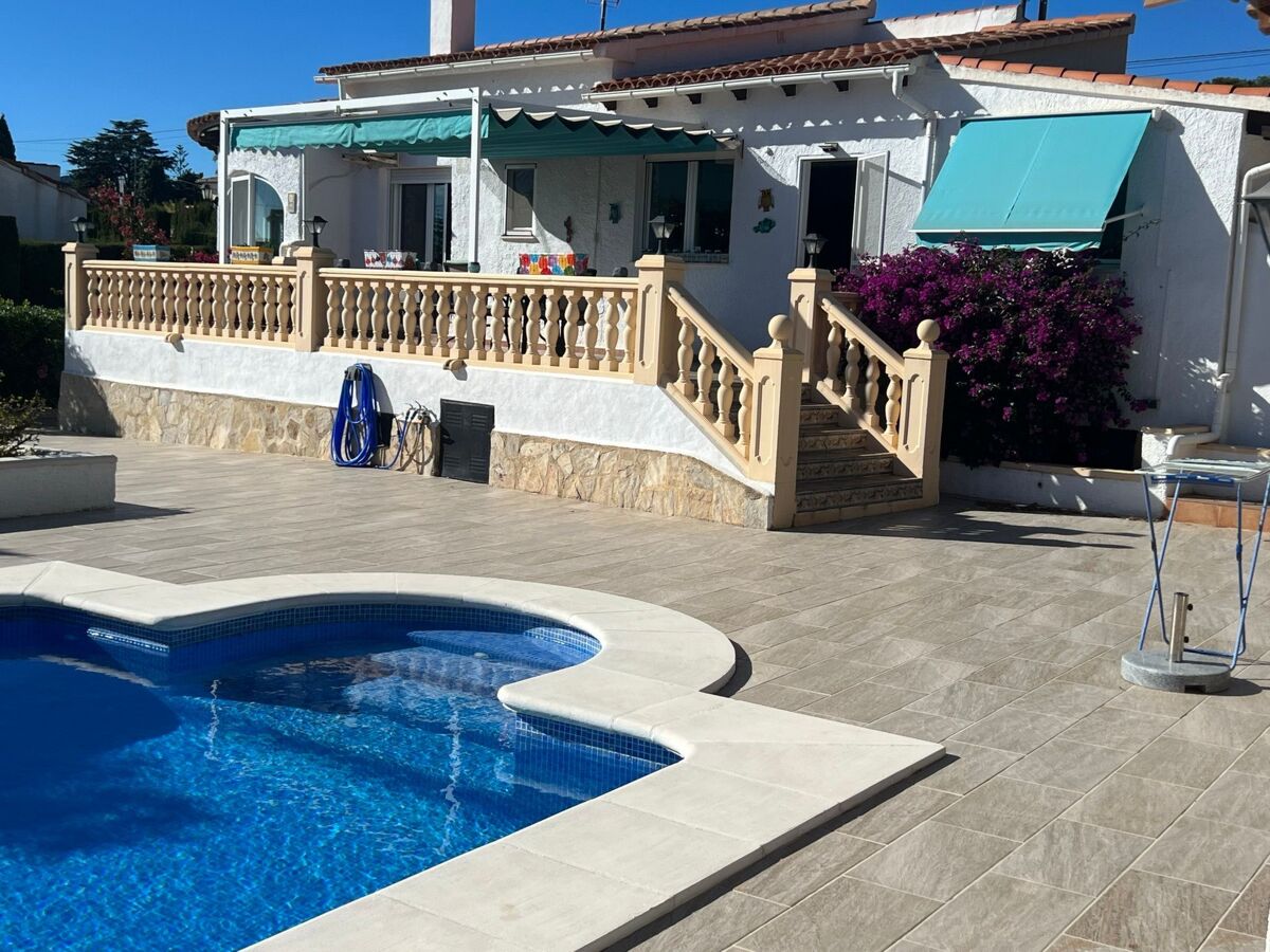 Maison plain-pied avec piscine 4×8 m à Calpe, jardin méditerranéen - Photo 7