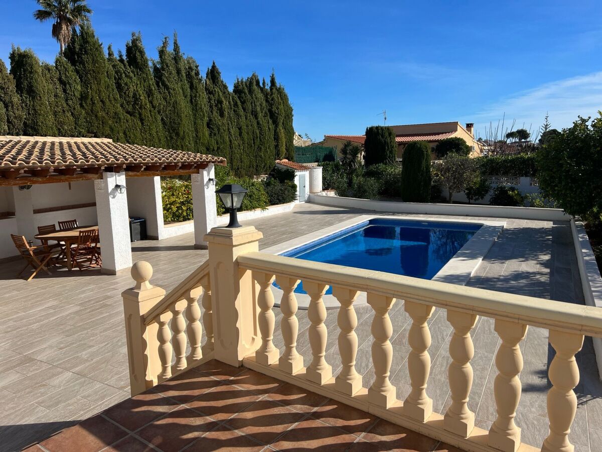 Maison plain-pied avec piscine 4×8 m à Calpe, jardin méditerranéen - Photo 9