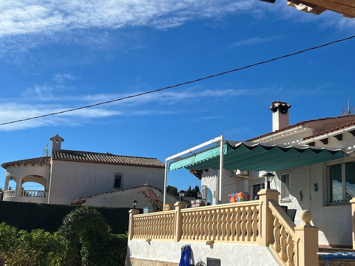 Maison plain-pied avec piscine 4×8 m à Calpe, jardin méditerranéen - Photo 12