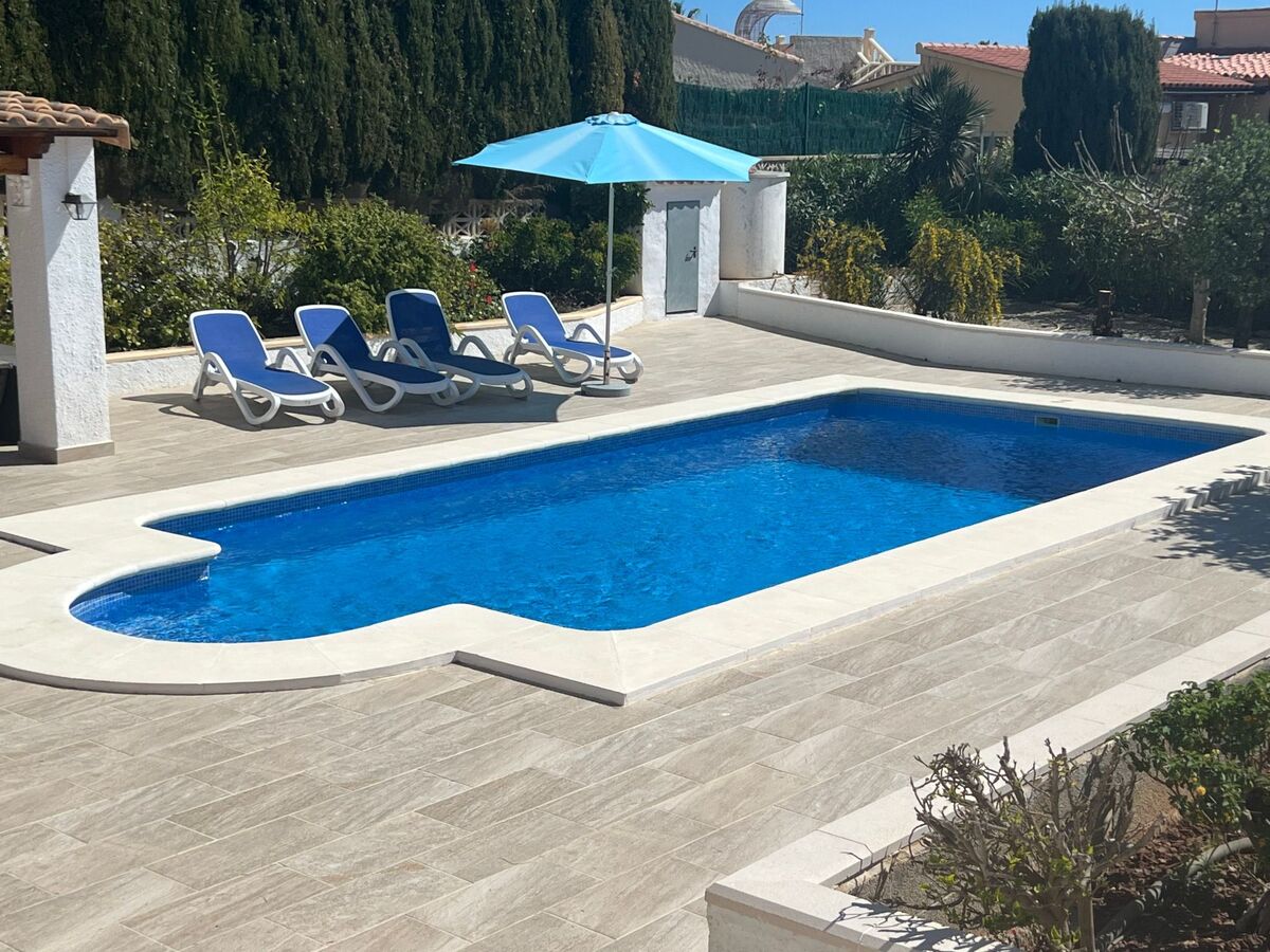 Maison plain-pied avec piscine 4×8 m à Calpe, jardin méditerranéen - Photo 16
