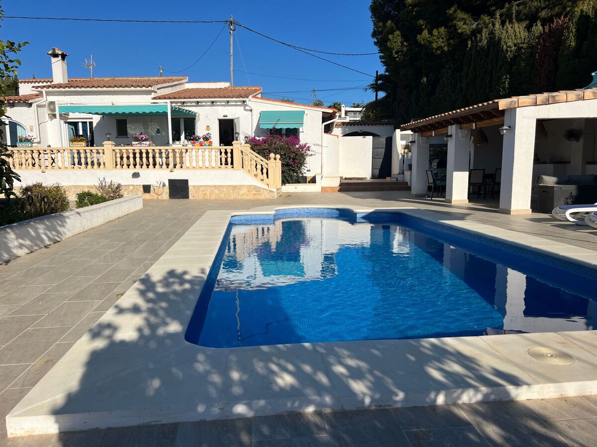 Maison plain-pied avec piscine 4×8 m à Calpe, jardin méditerranéen - Photo 25