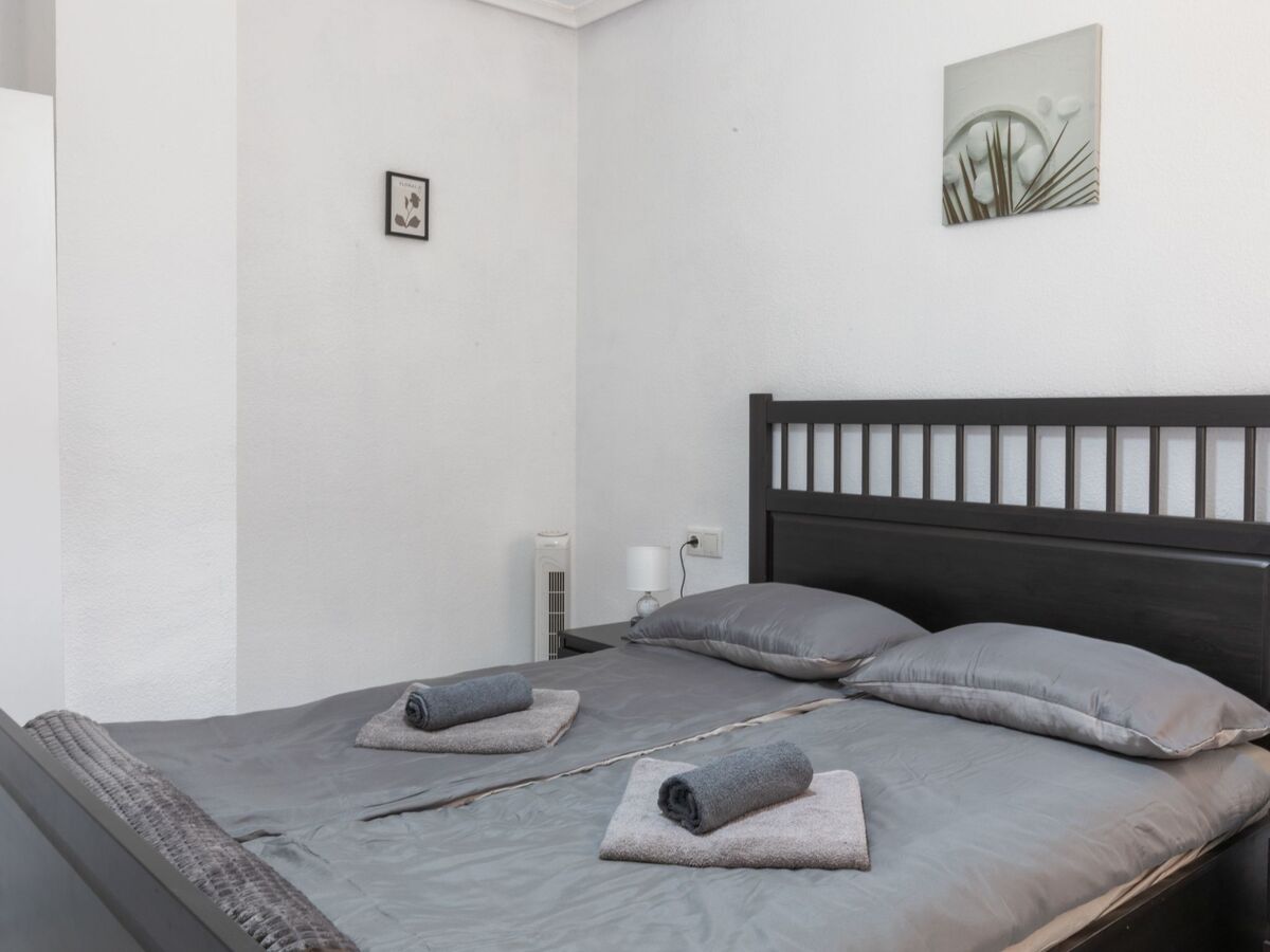 Appartement « Peter » avec balcon à Torrevieja - Photo 2