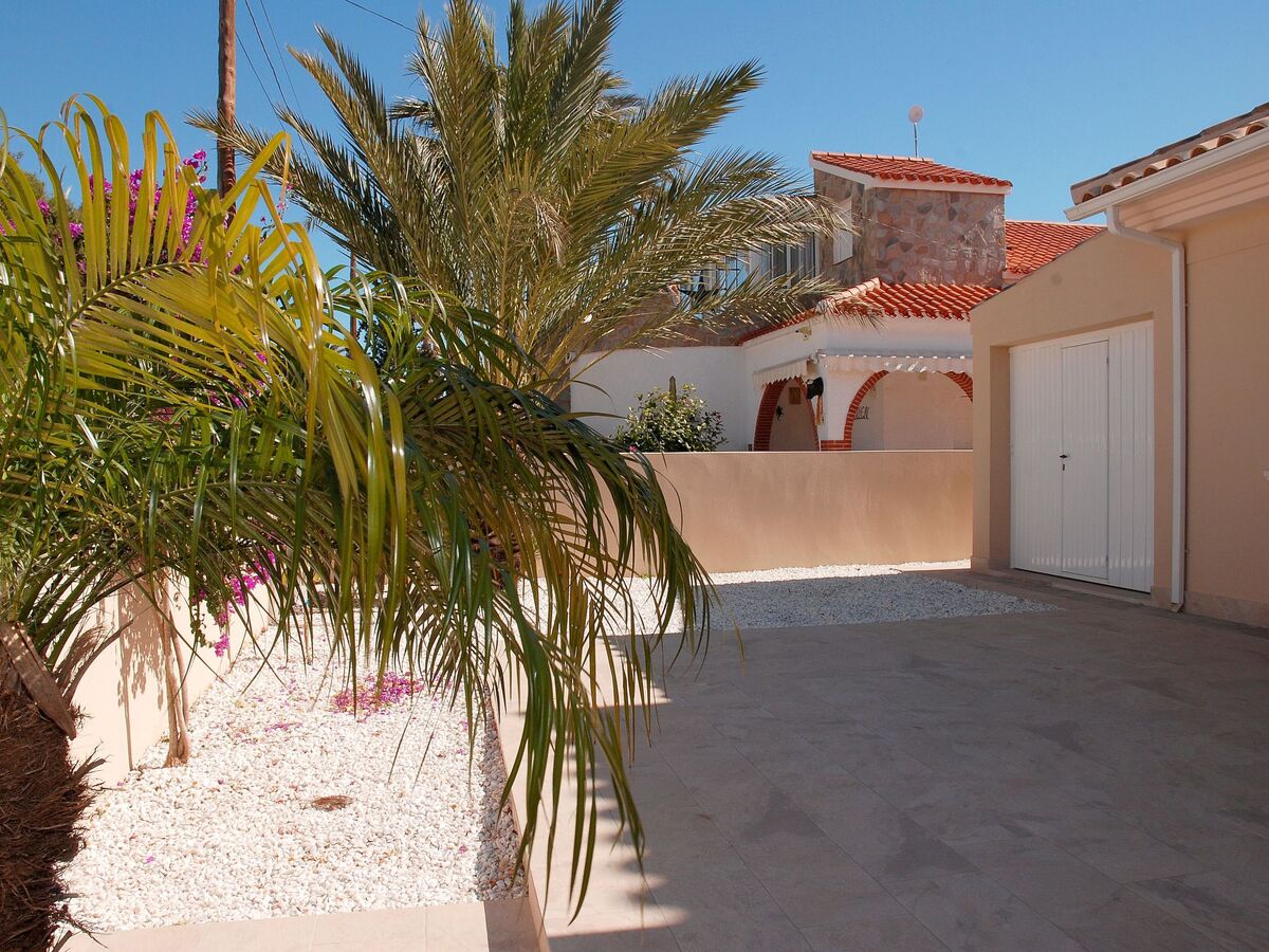 Maison 4 chambres à El Carmoli, piscine et toit-terrasse à 200 m de la plage - Photo 4