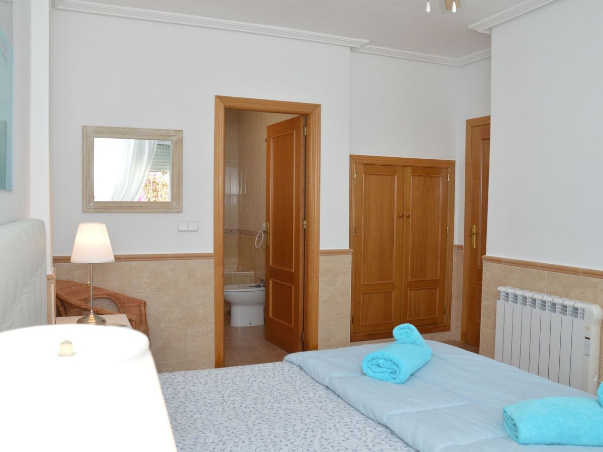 Maison 4 chambres à El Carmoli, piscine et toit-terrasse à 200 m de la plage - Photo 13