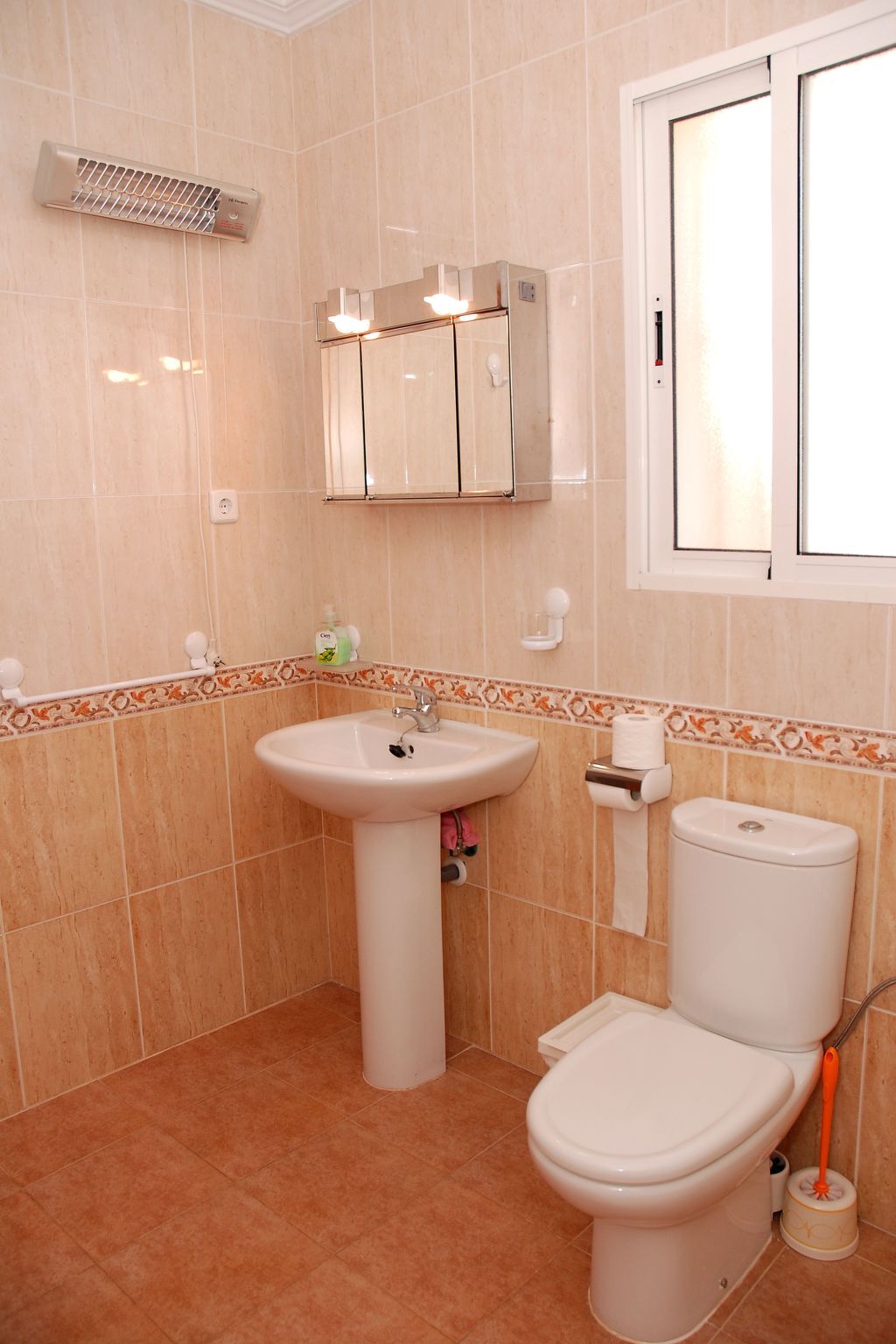 Maison 4 chambres à El Carmoli, piscine et toit-terrasse à 200 m de la plage - Photo 15