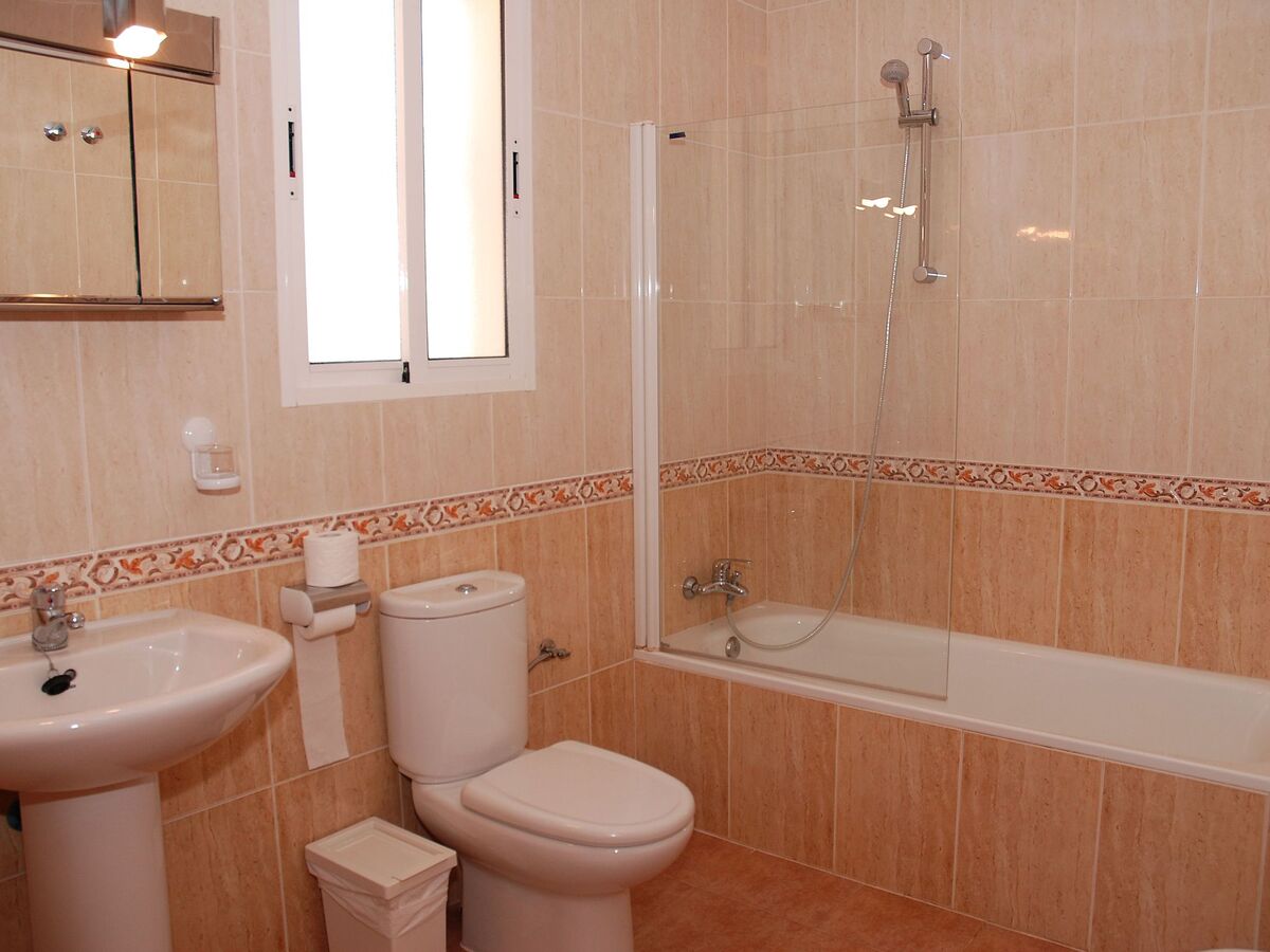 Maison 4 chambres à El Carmoli, piscine et toit-terrasse à 200 m de la plage - Photo 16