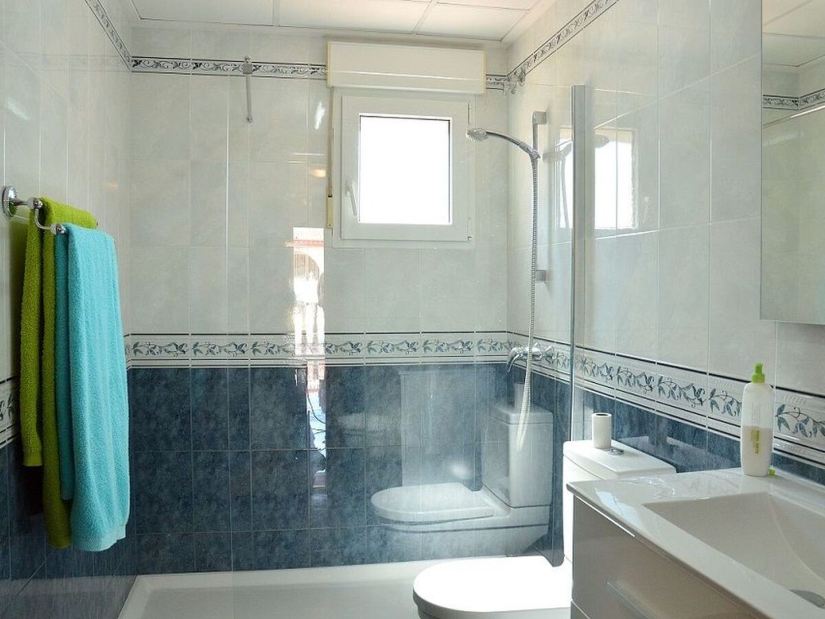 Maison avec piscine privée à 100 m de la plage, El Carmoli - Photo 31