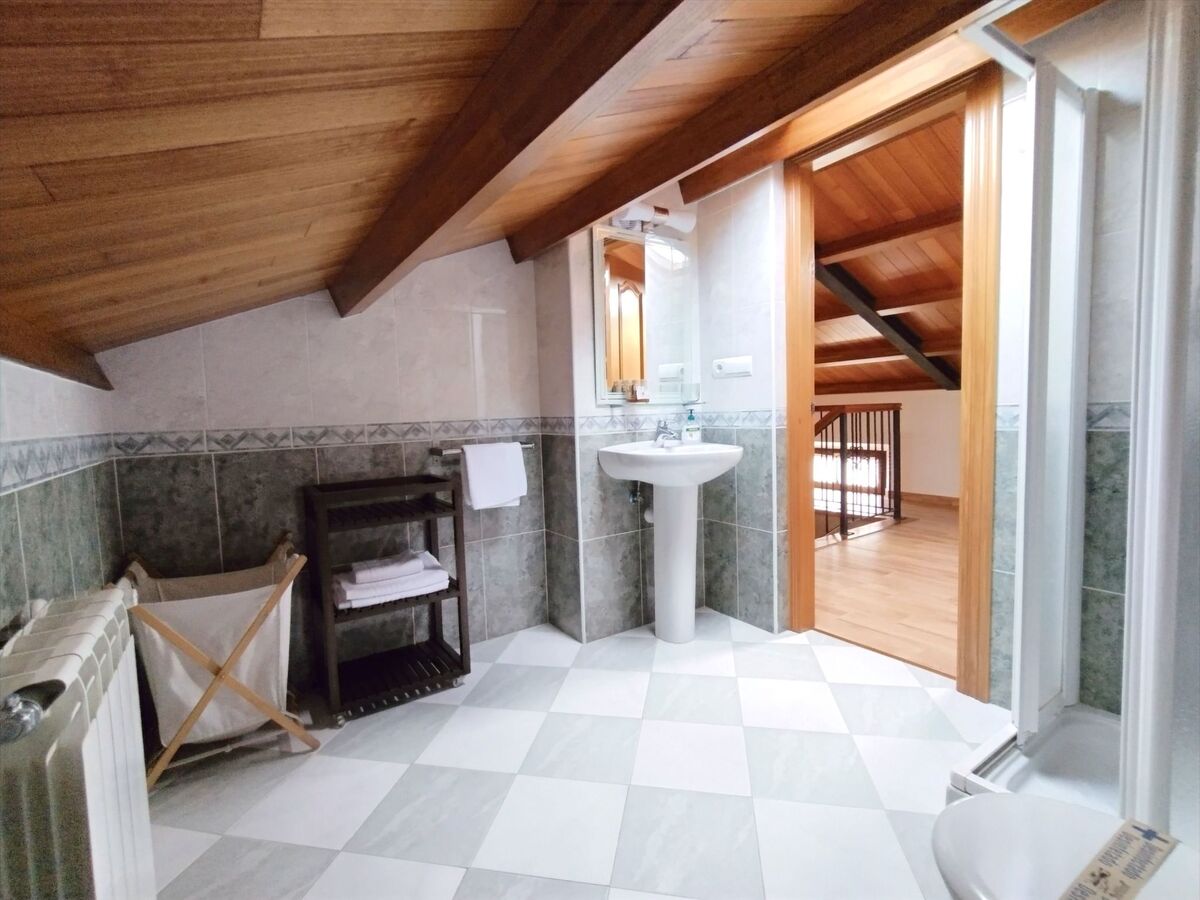 Duplex en Asturies avec piscine, vue mer et terrain de foot - Photo 16