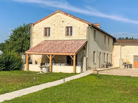 Deux granges aménagées 17 pers., piscine chauffée en Berry : photo 2