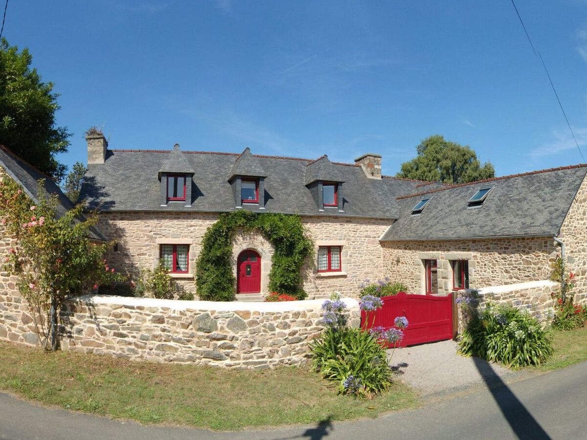 Longère en pierres de 1578, jardin 400m² à Lézardrieux - Photo 1