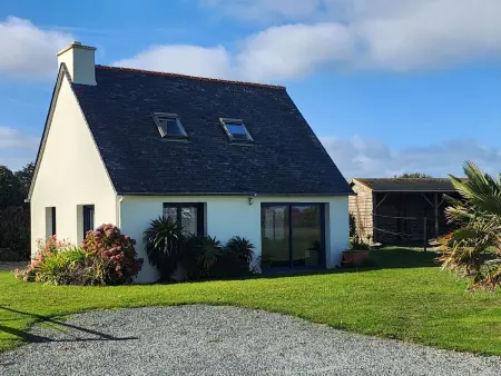 Location maison à Locquirec, mit Blick auf das Wasser