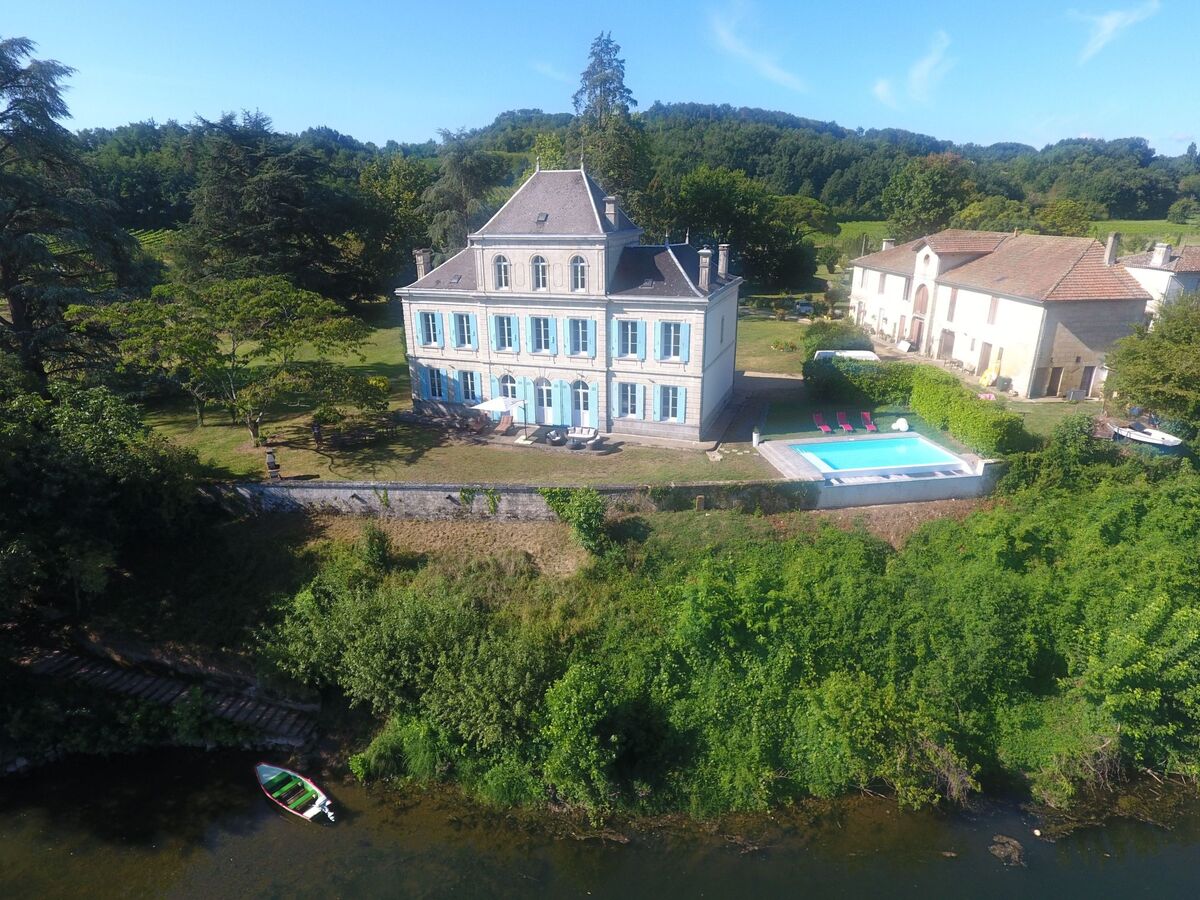 Le Clos Castaing, château sur la Dordogne avec piscine débordement - Photo 1